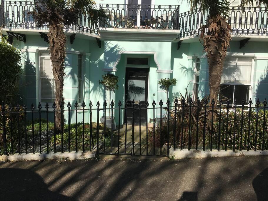 Princes Villa - Large Fully Self Contained Flat, 5 Minutes From The Sea ヘイスティングス エクステリア 写真