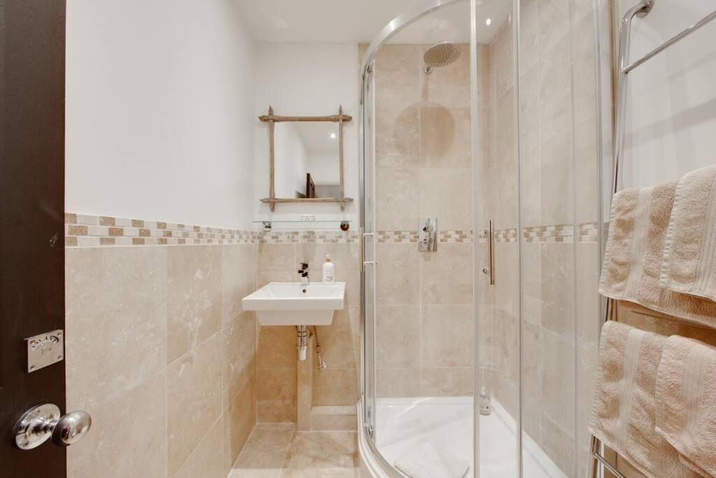 Princes Villa - Large Fully Self Contained Flat, 5 Minutes From The Sea ヘイスティングス エクステリア 写真