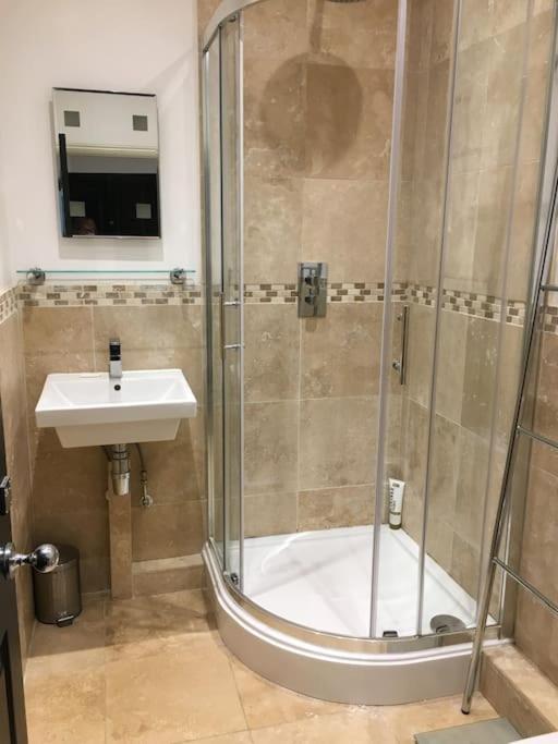 Princes Villa - Large Fully Self Contained Flat, 5 Minutes From The Sea ヘイスティングス エクステリア 写真